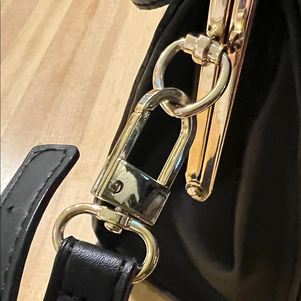 ( 0451) Gianni Bini Black and Leopard Crossbody Bag - Picture 7 of 16
